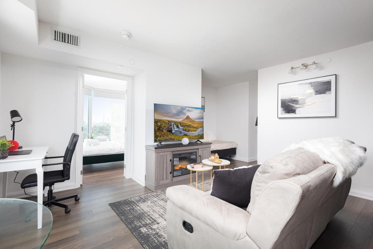 Luxury 2-Bedroom Apartment In Yorkville With The Best City View In Downtown Торонто Екстер'єр фото