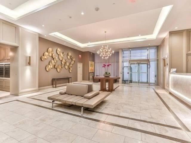 Luxury 2-Bedroom Apartment In Yorkville With The Best City View In Downtown Торонто Екстер'єр фото