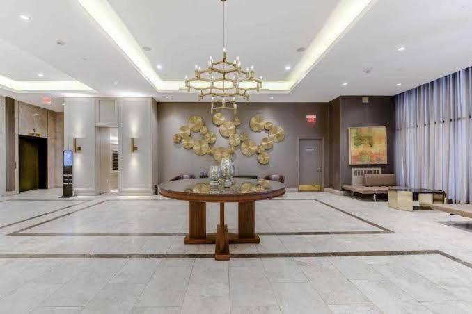 Luxury 2-Bedroom Apartment In Yorkville With The Best City View In Downtown Торонто Екстер'єр фото