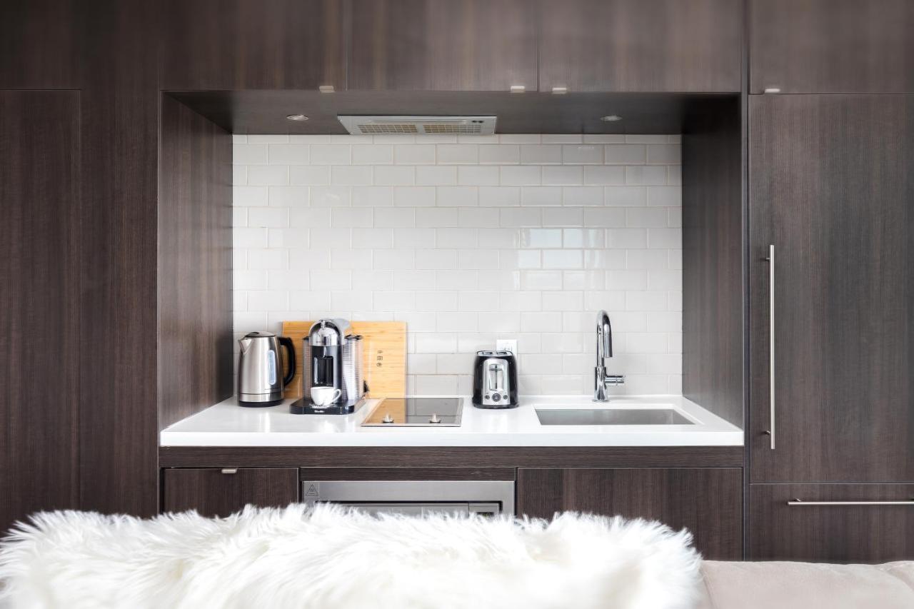 Luxury 2-Bedroom Apartment In Yorkville With The Best City View In Downtown Торонто Екстер'єр фото