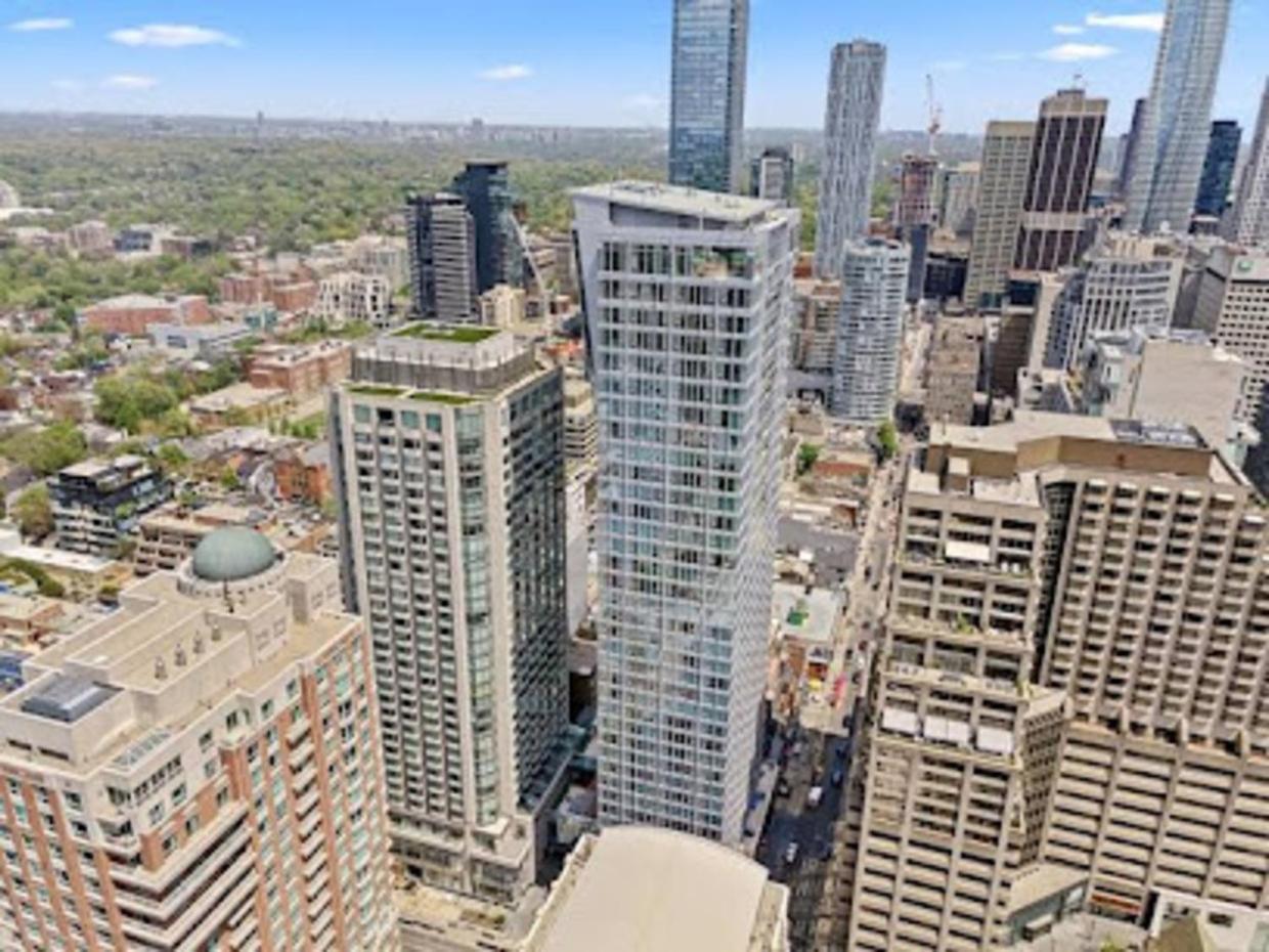 Luxury 2-Bedroom Apartment In Yorkville With The Best City View In Downtown Торонто Екстер'єр фото